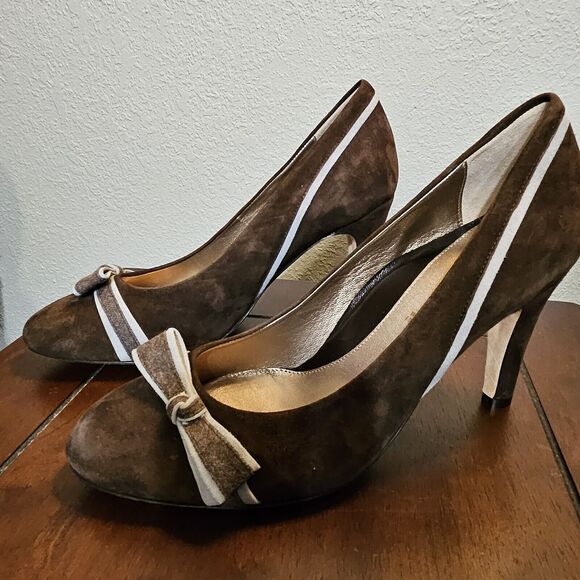 Dana Davis made in Italy brown suede heels with bows size 8.5 pre-owned not worn - Picture 2 of 5